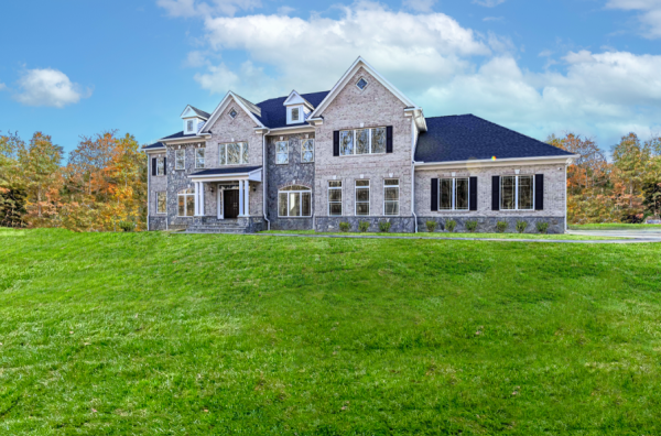 This Grand Williamsburg Home is truly Grand!